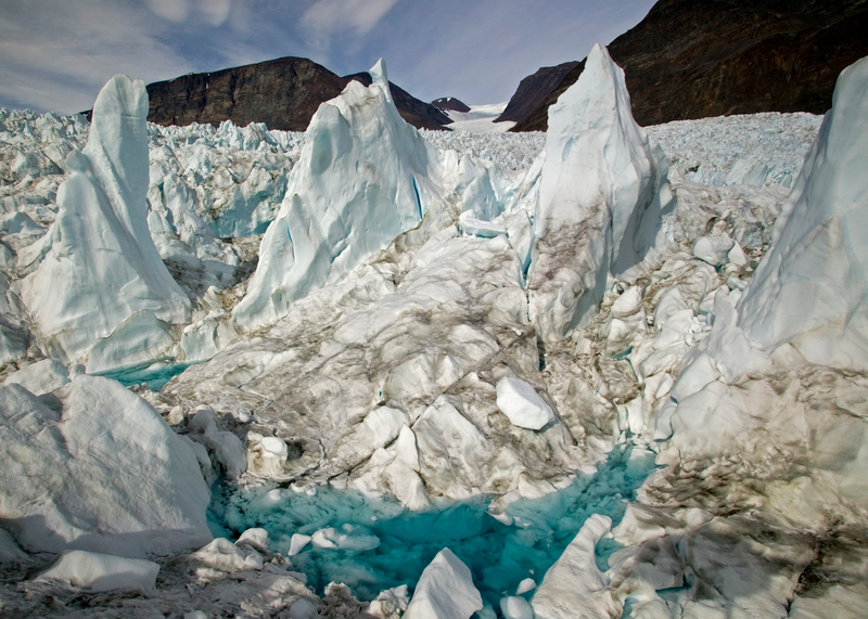 El calentamiento del océano redujo el glaciar flotante más grande de Groenlandia en un 42%