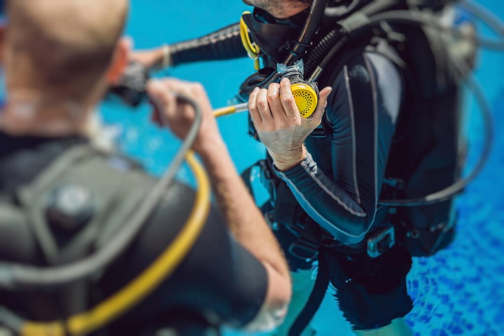 8 razones para hacer un curso de buceo en línea