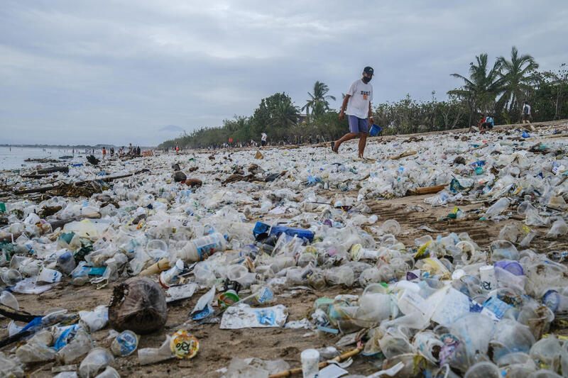  Hasta 11 millones de toneladas de plásticos en el lecho oceánico, según los científicos