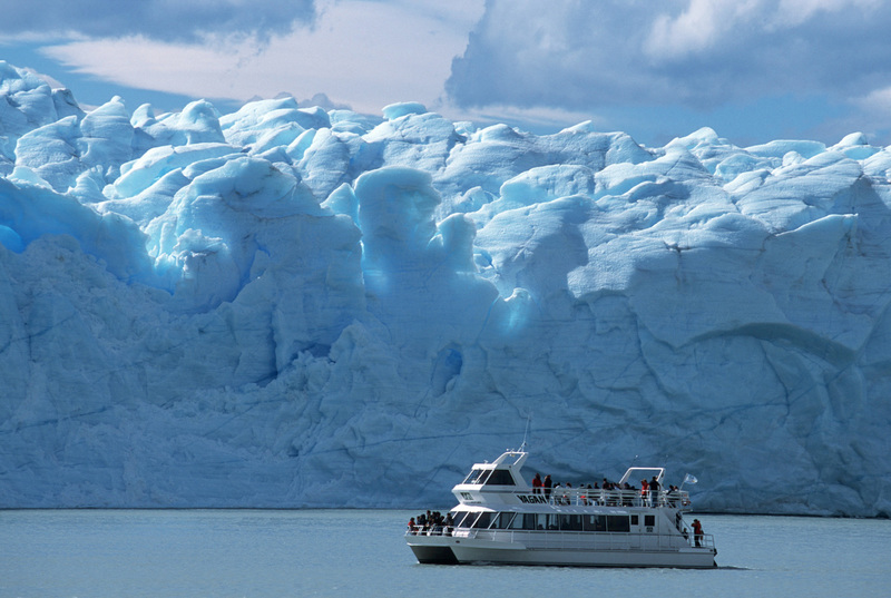 Alarma por derrame de hidrocarburos en el glaciar Perito Moreno
